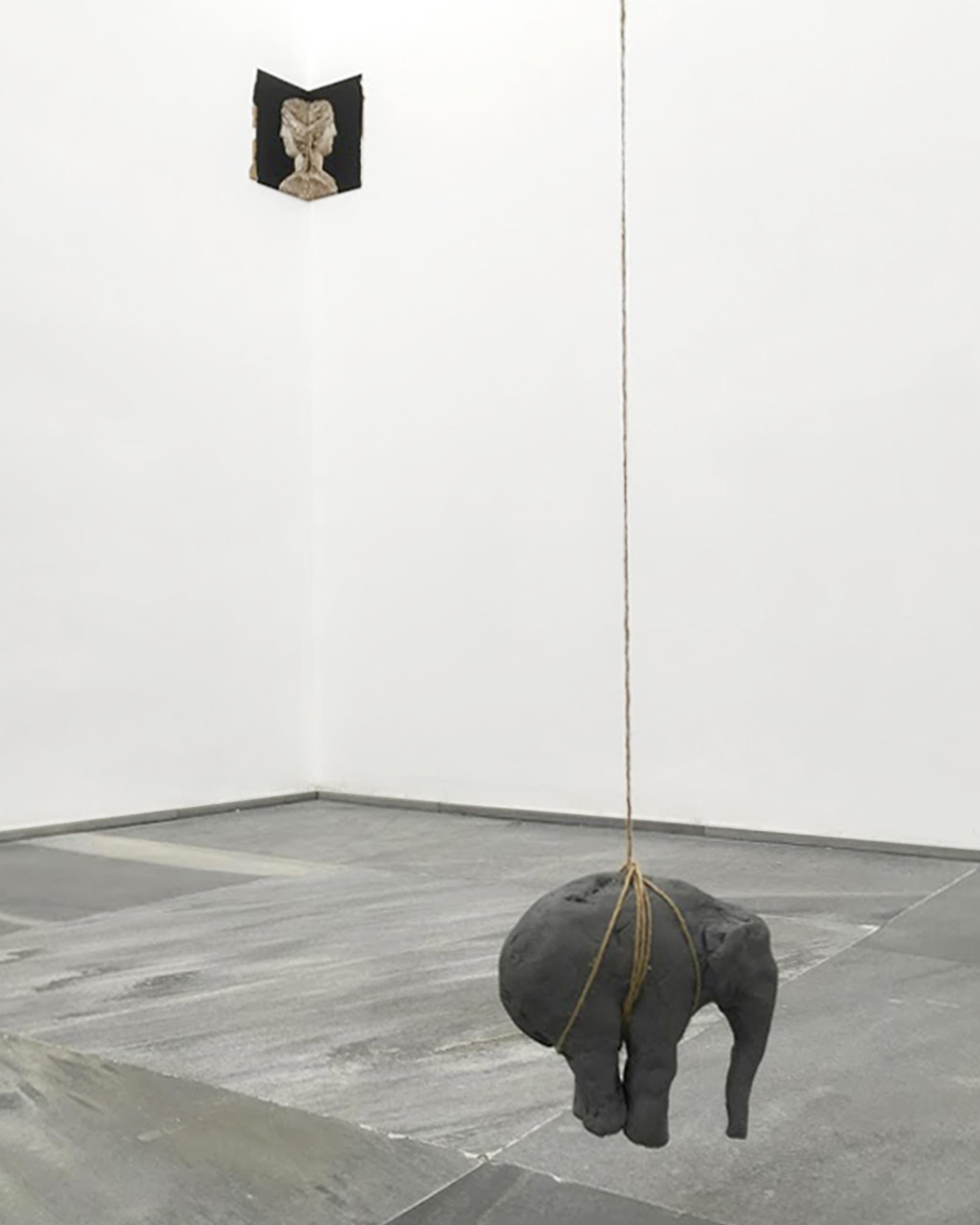 Un elefante en el Prado 4 + Afrodita y Eros. Espacio Mínimo Gallery, 2019